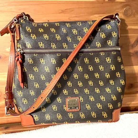Dooney & Bourke Handbags - Dooney & Bourke shoulder bag
